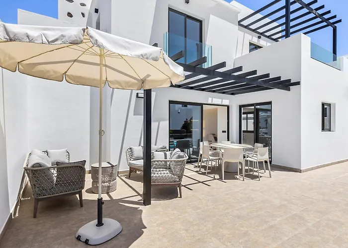 Lanzarote Marina Volcan * بلايا بلانكا