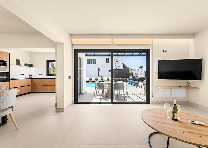 Lanzarote Marina Volcan بلايا بلانكا